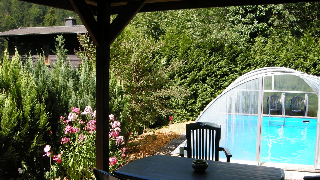 Gartensitzplatz mit Pool Gartensitzplatz mit Pool